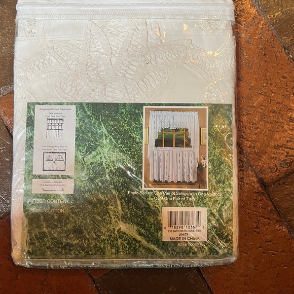 Eve Battenburg lace tier one 60 X 36 white - Picture 4 of 4